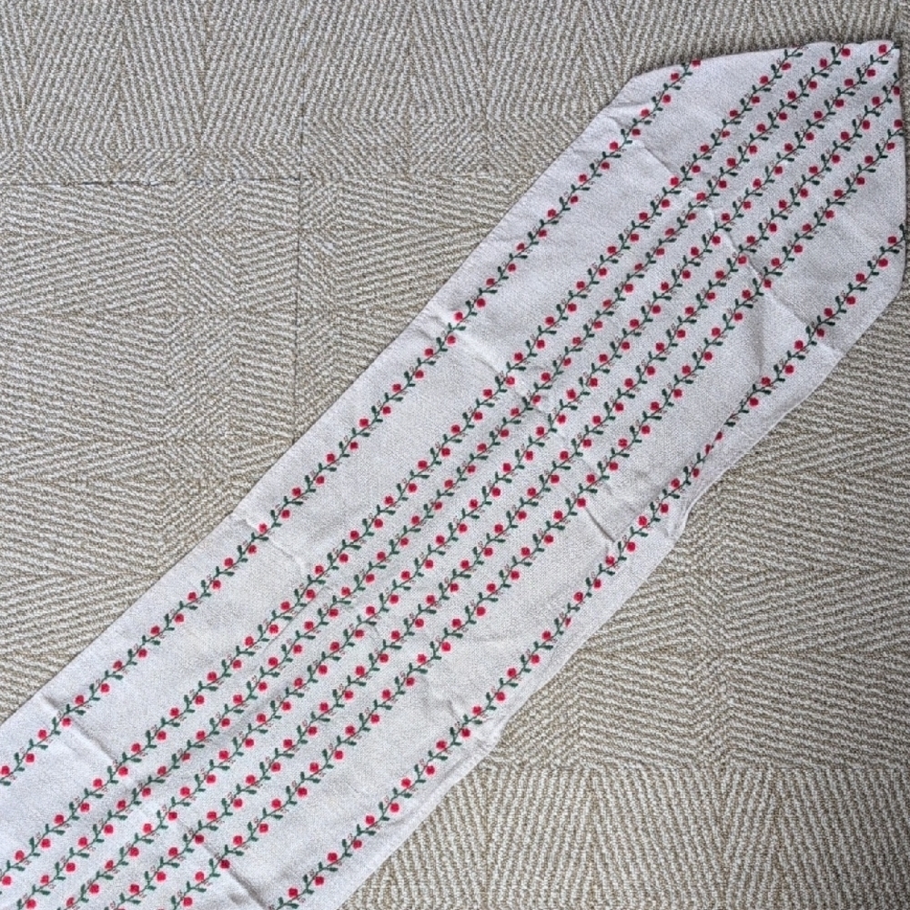 Farmhouse Scandinavian Table Runner Linen-Like Red Green Floral Vines Embroidery - Picture 4 of 9